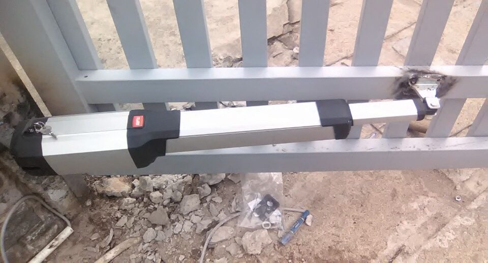 جک لولایی BFT مدل Kustos A40 مجهز به قفل مکانیکی است.